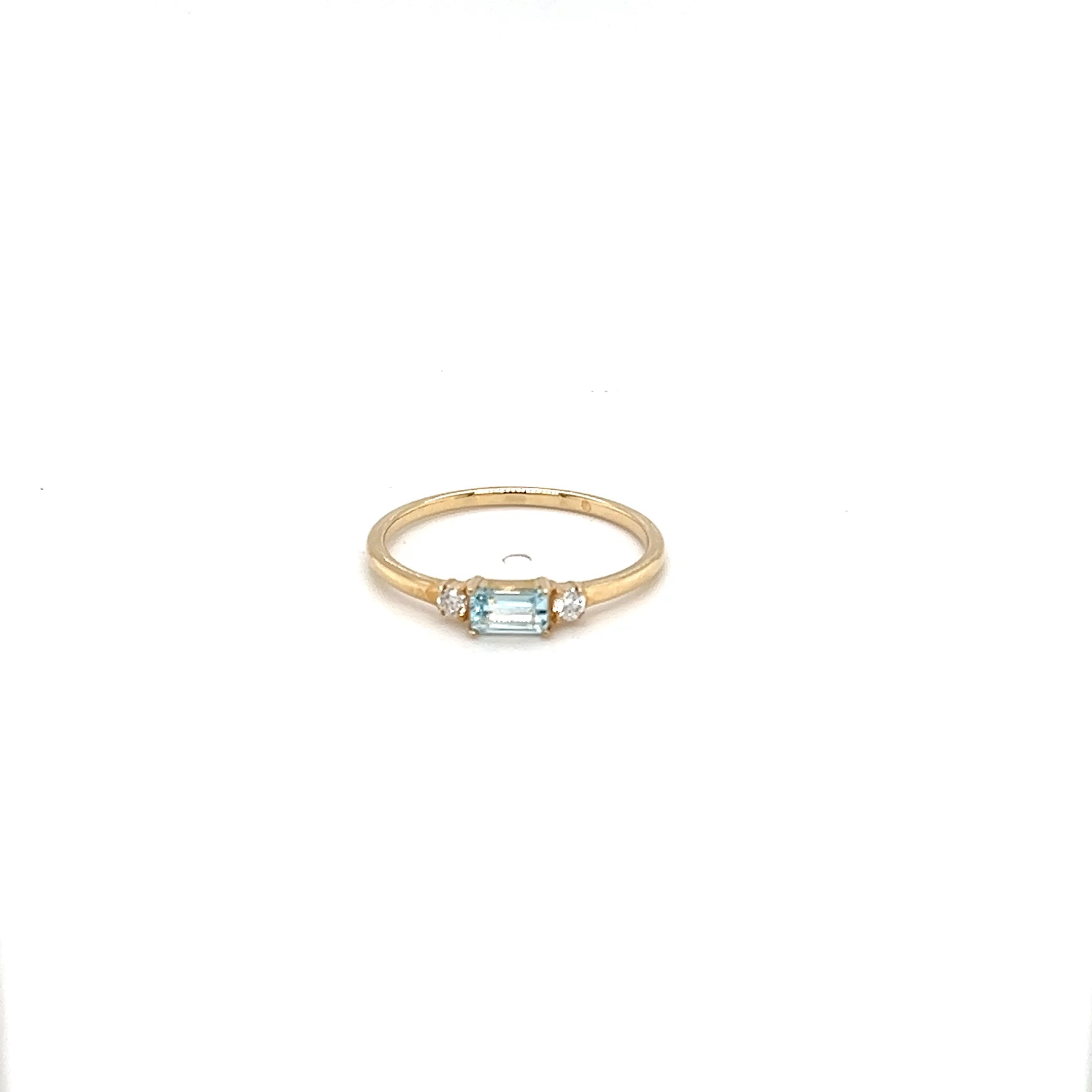 9ct Yellow Gold Blue Topaz & Diamond Ring