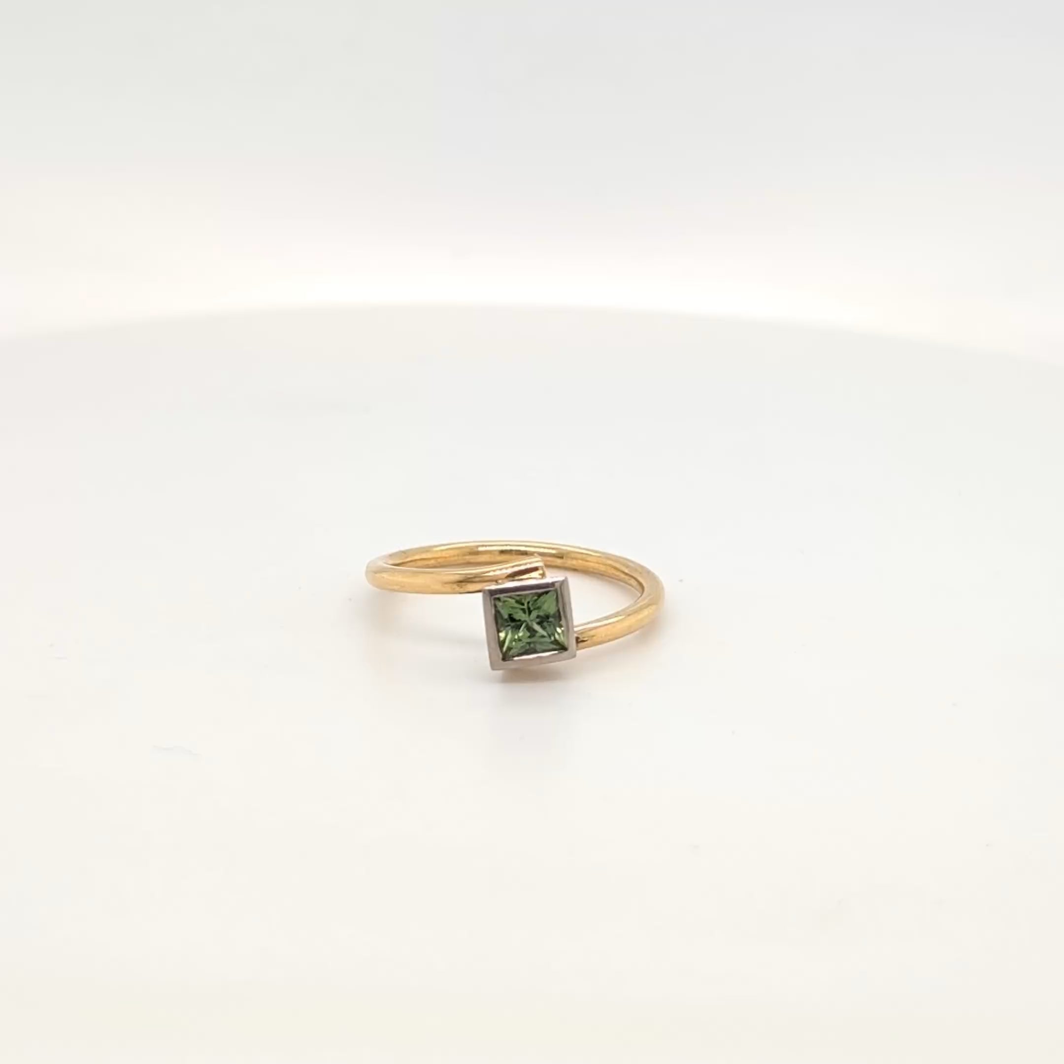 18ct Yellow and White Gold Green Sapphire Ring