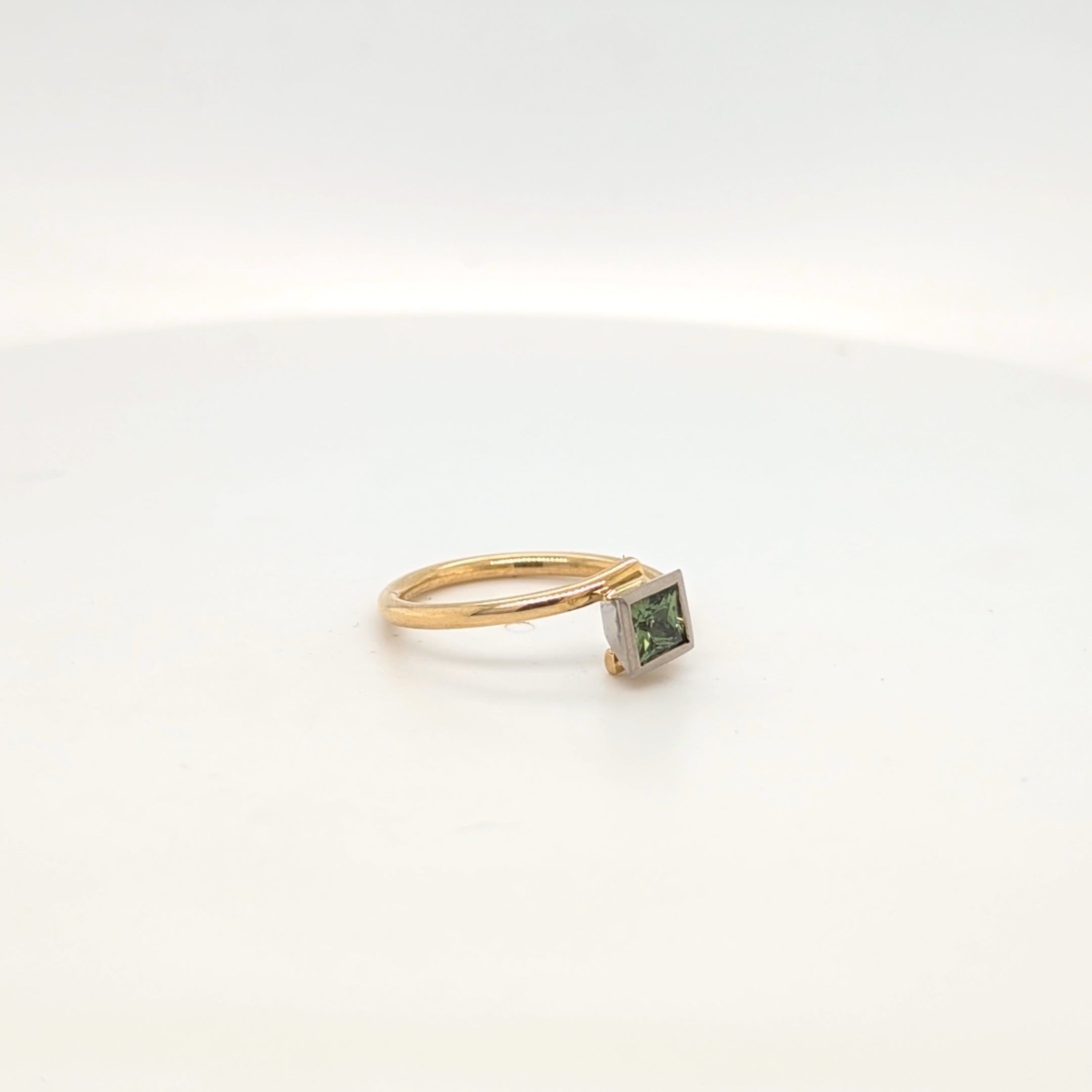 18ct Yellow and White Gold Green Sapphire Ring
