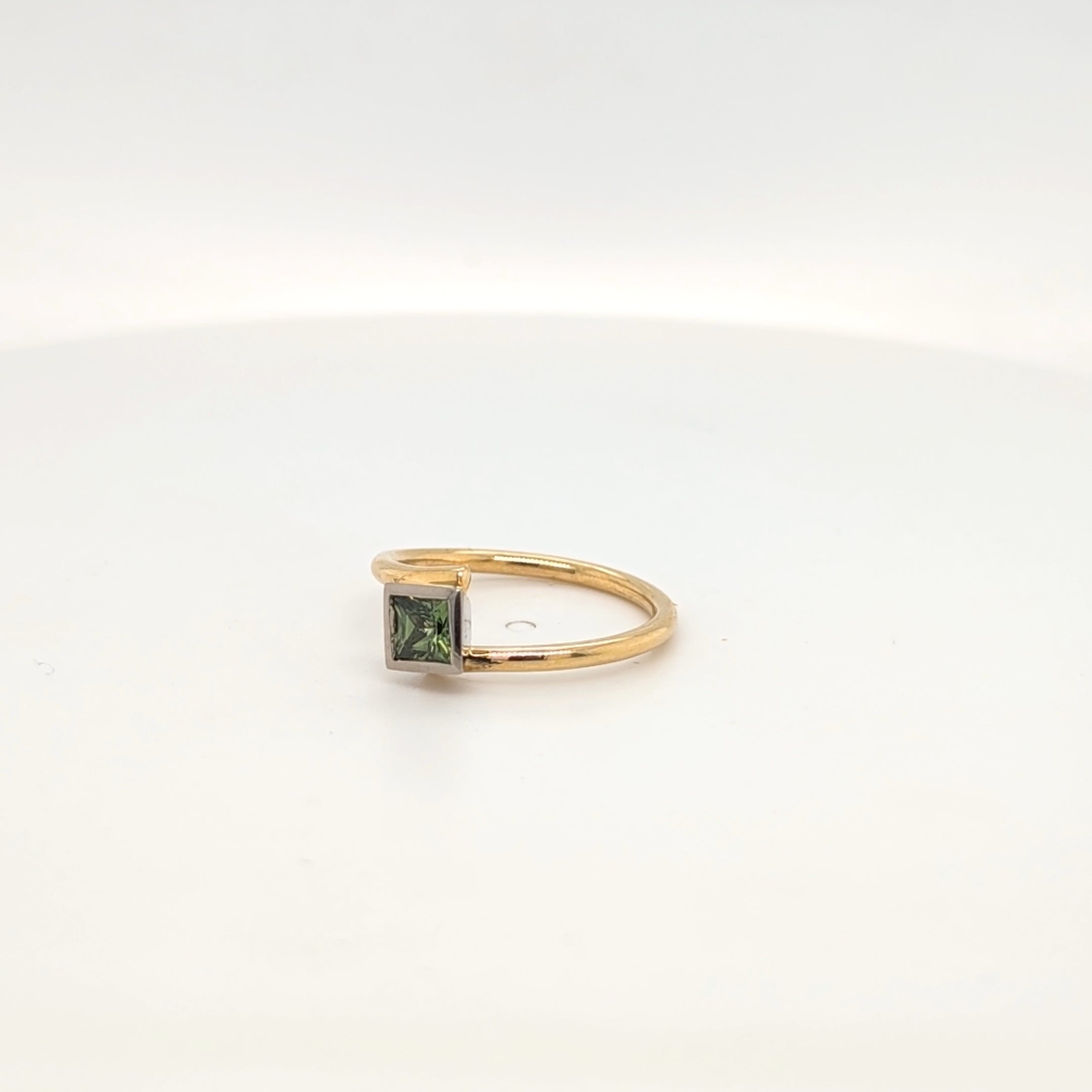 18ct Yellow and White Gold Green Sapphire Ring