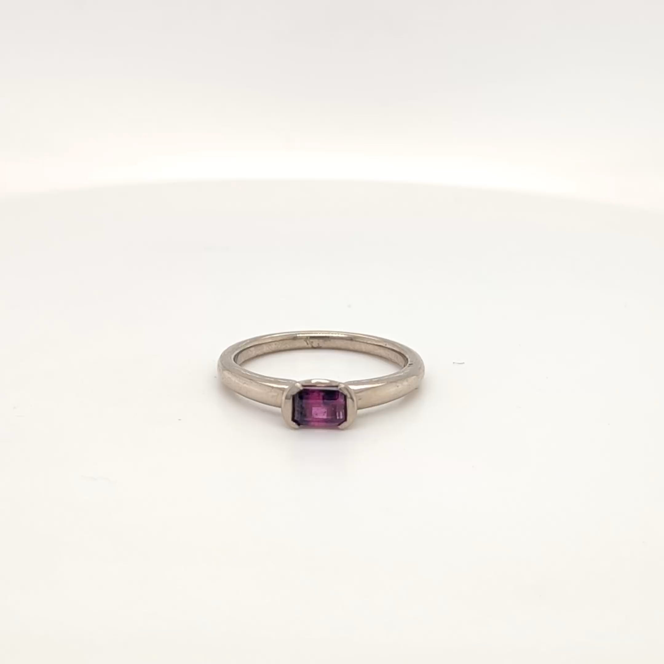 18ct White Gold Winza Sapphire Ring