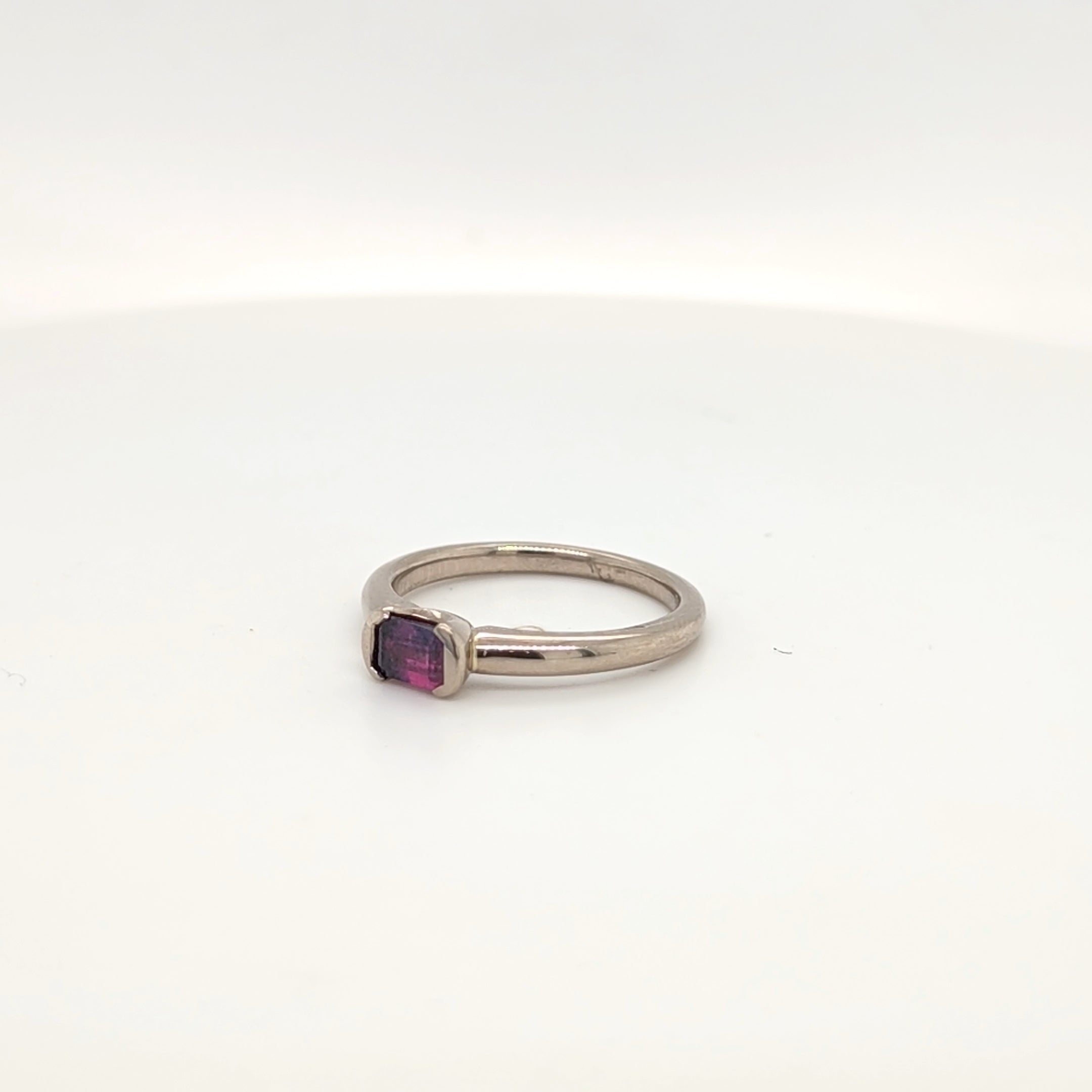18ct White Gold Winza Sapphire Ring