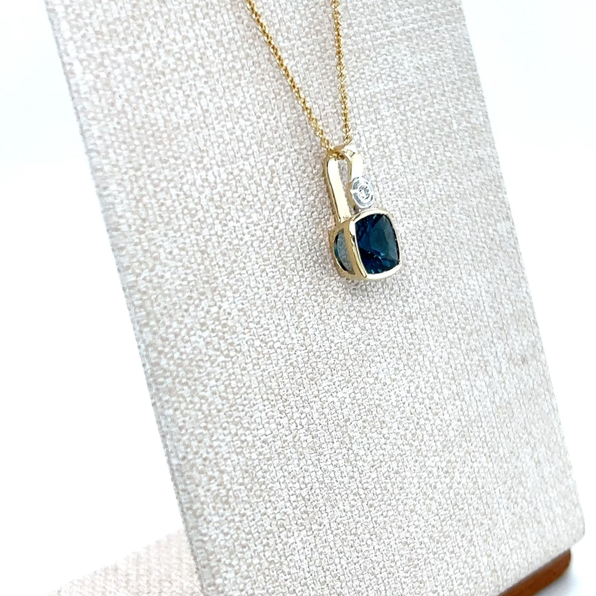 9ct Yellow Gold London Blue Topaz and Diamond Pendant