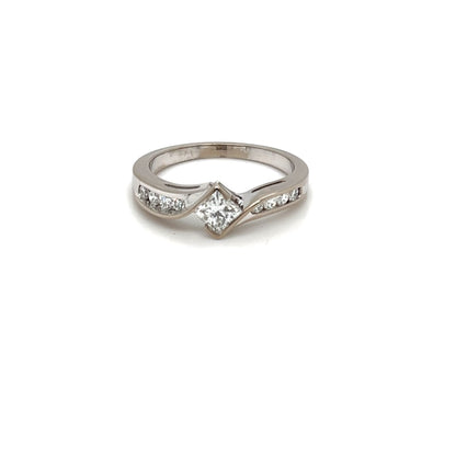 18ct White Gold Princess & Round Diamond Ring