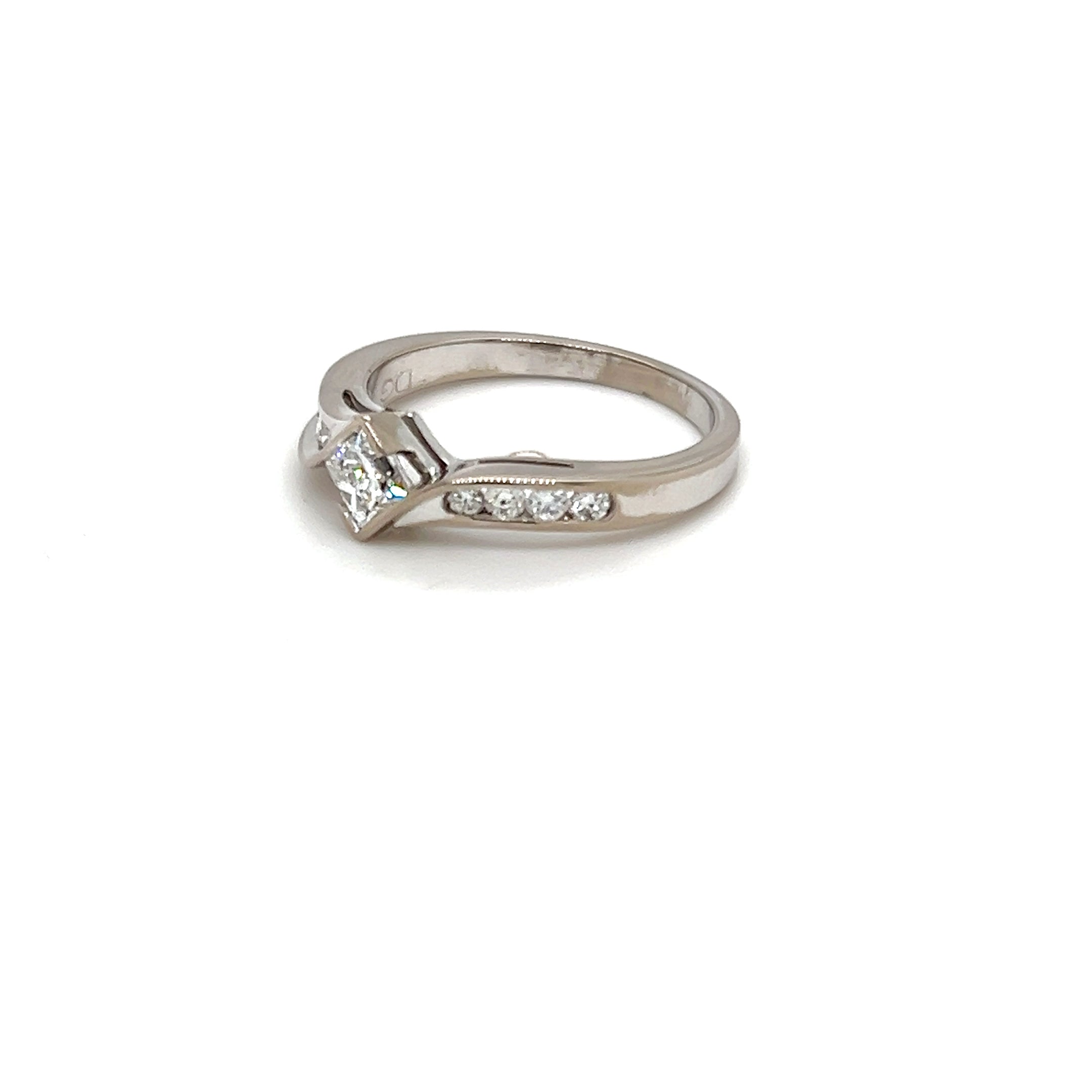 18ct White Gold Princess & Round Diamond Ring