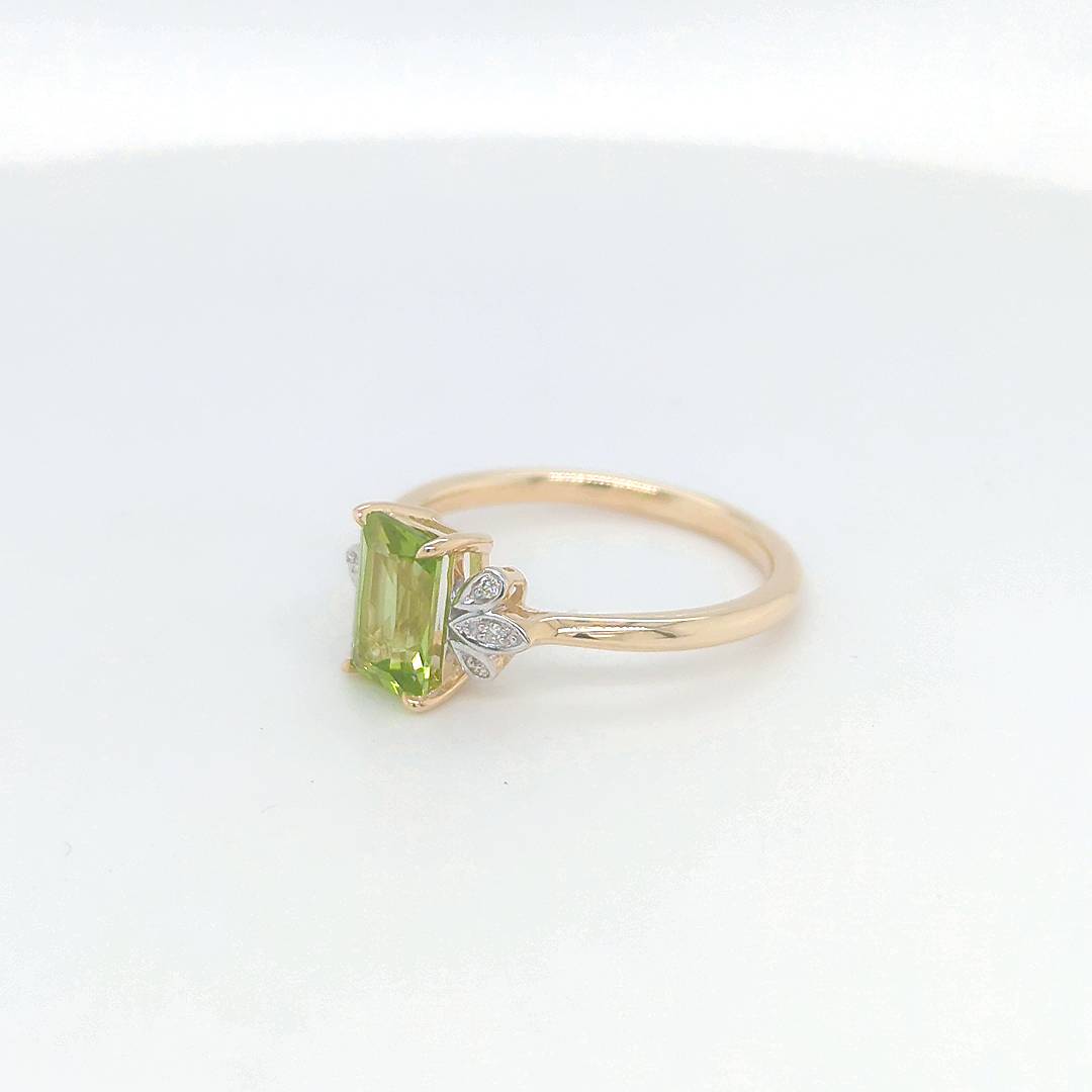 PERIDOT & DIAMOND RING