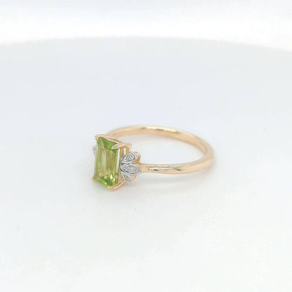 PERIDOT & DIAMOND RING