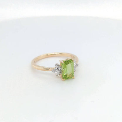 PERIDOT & DIAMOND RING