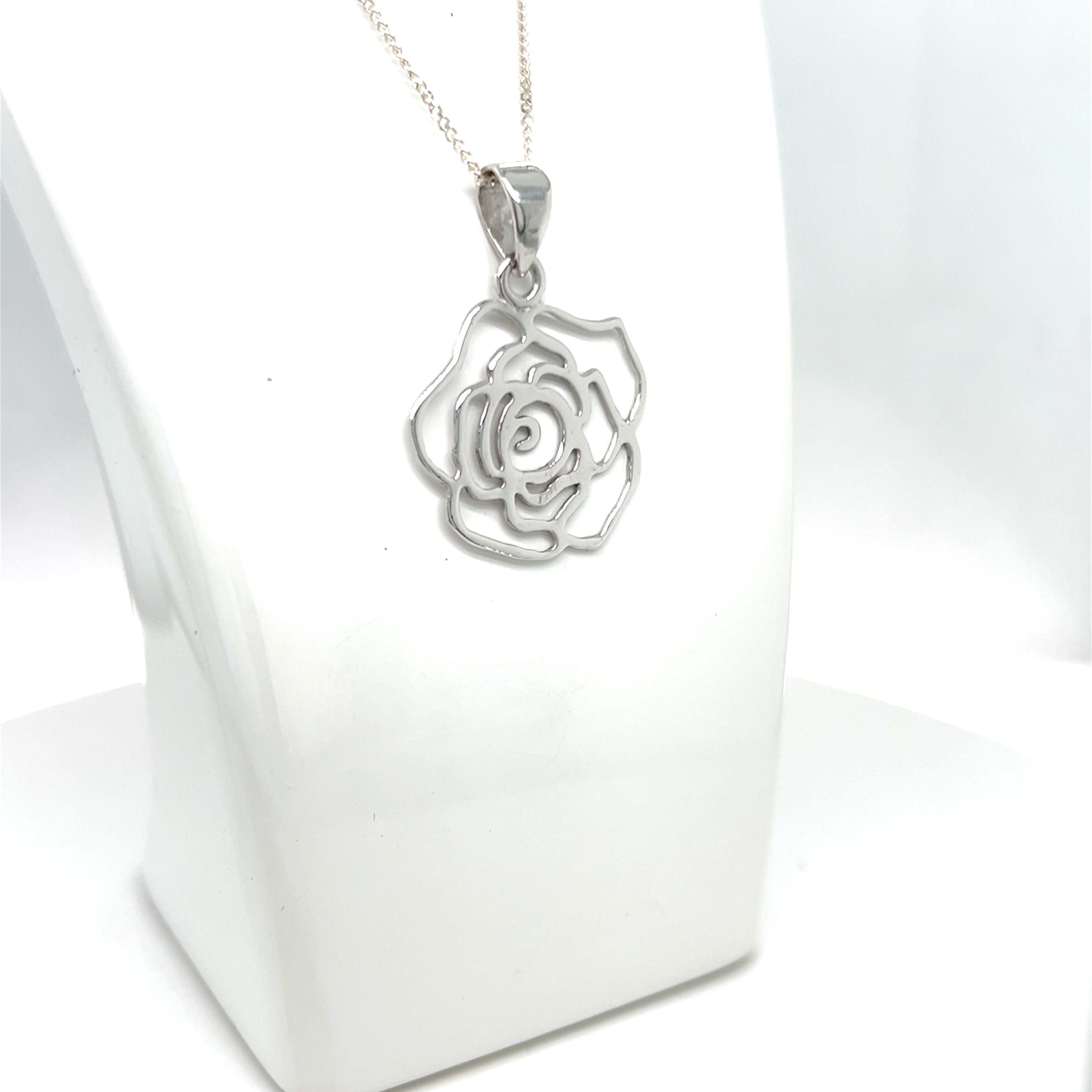 STERLING SILVER PENDANT ROSE DESIGN INCLUDING CHAIN