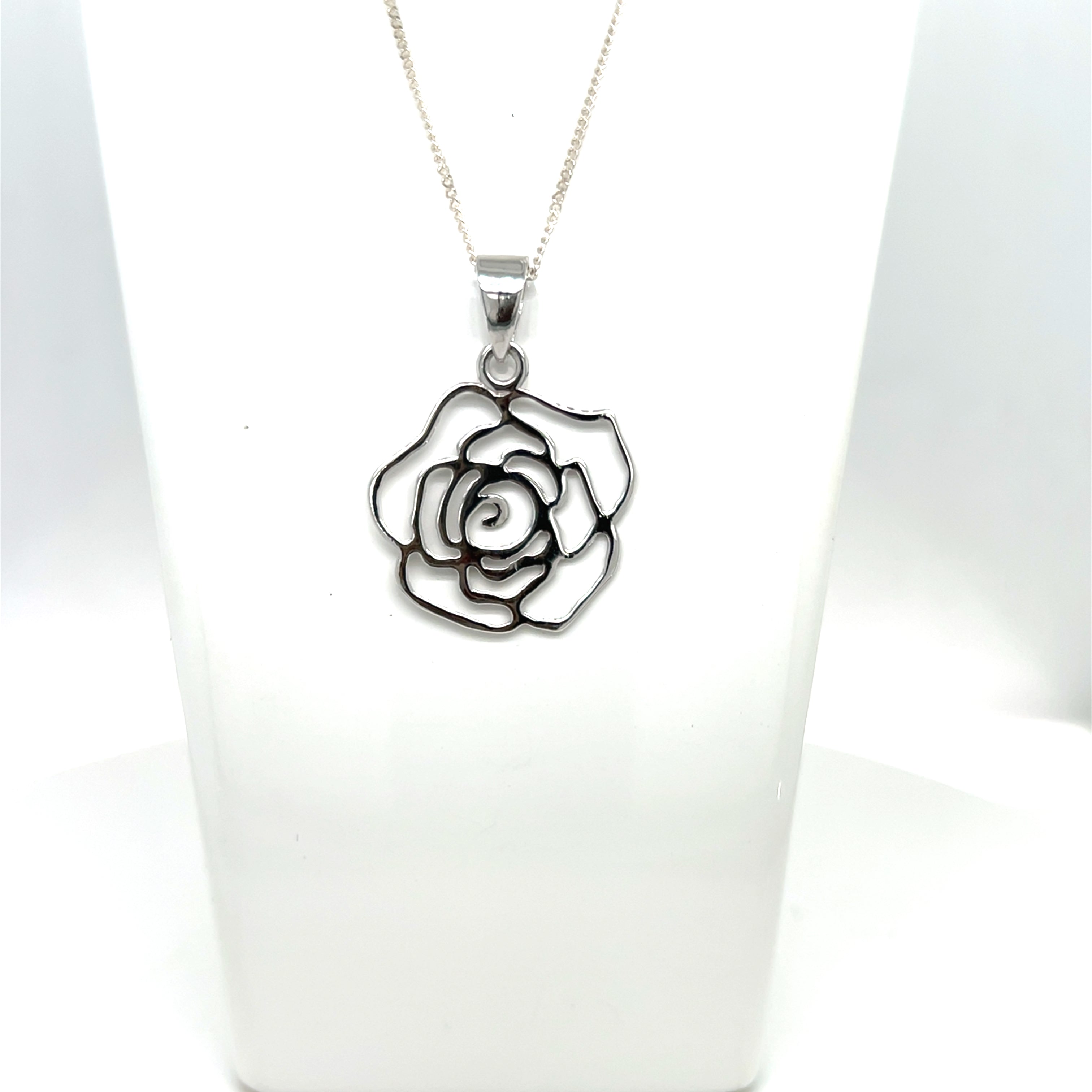 STERLING SILVER PENDANT ROSE DESIGN INCLUDING CHAIN