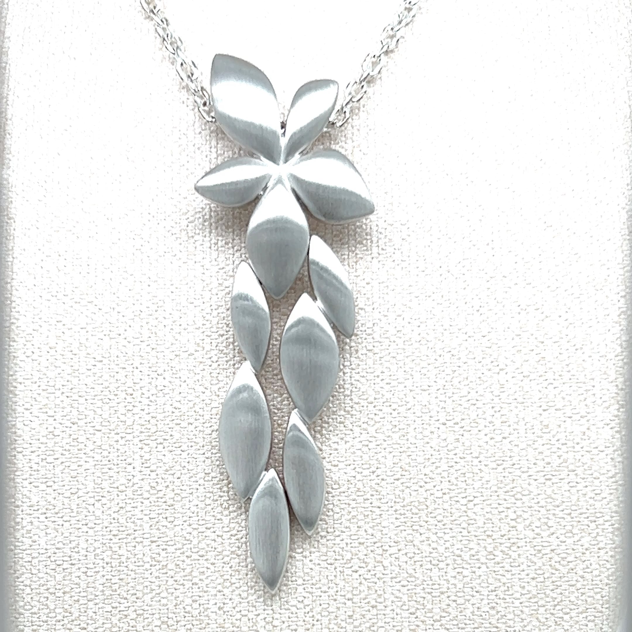 PETALS PENDANT