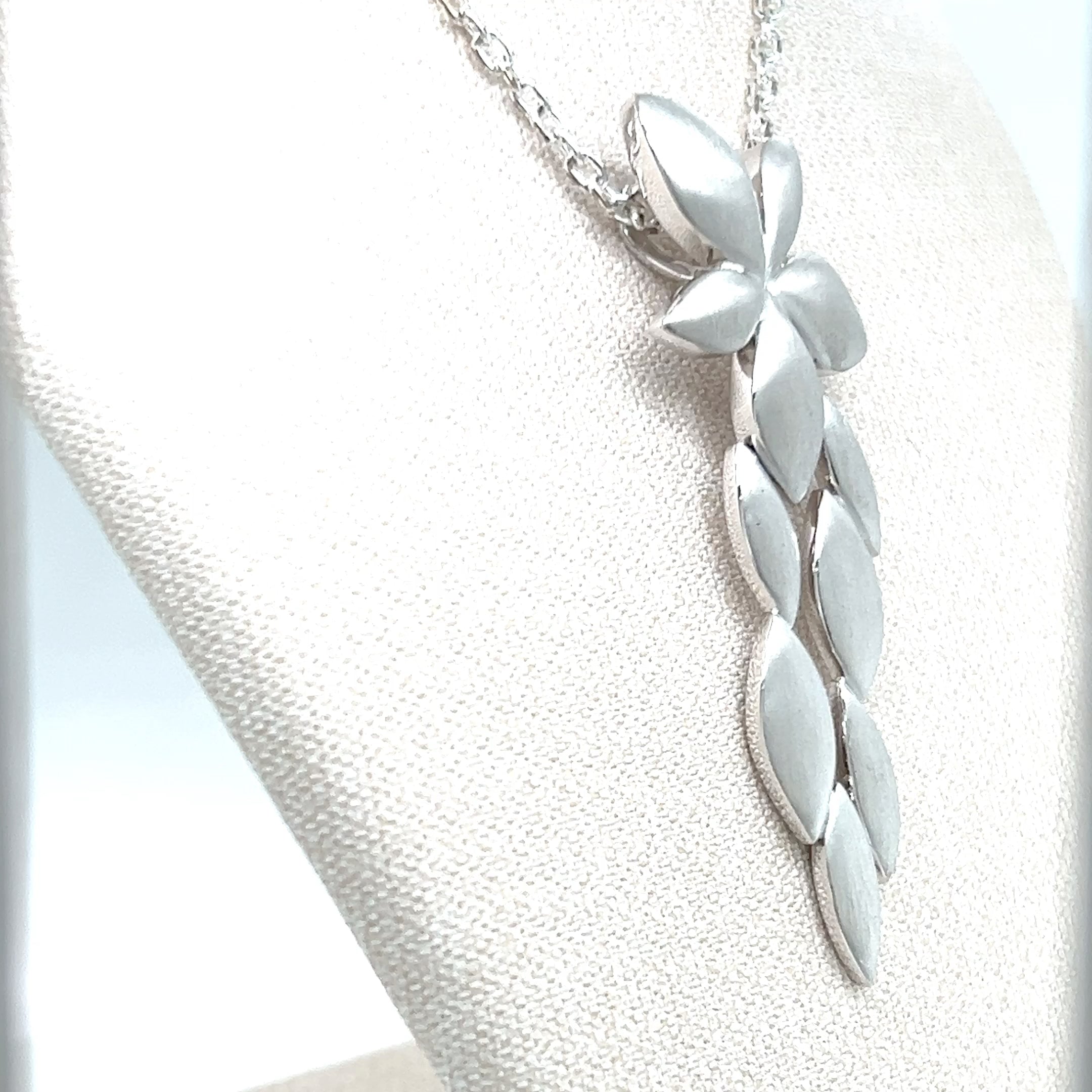PETALS PENDANT
