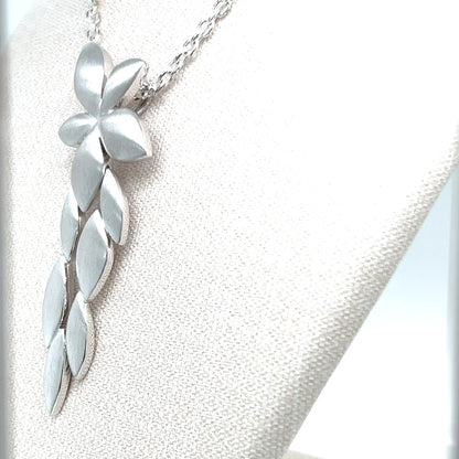 PETALS PENDANT