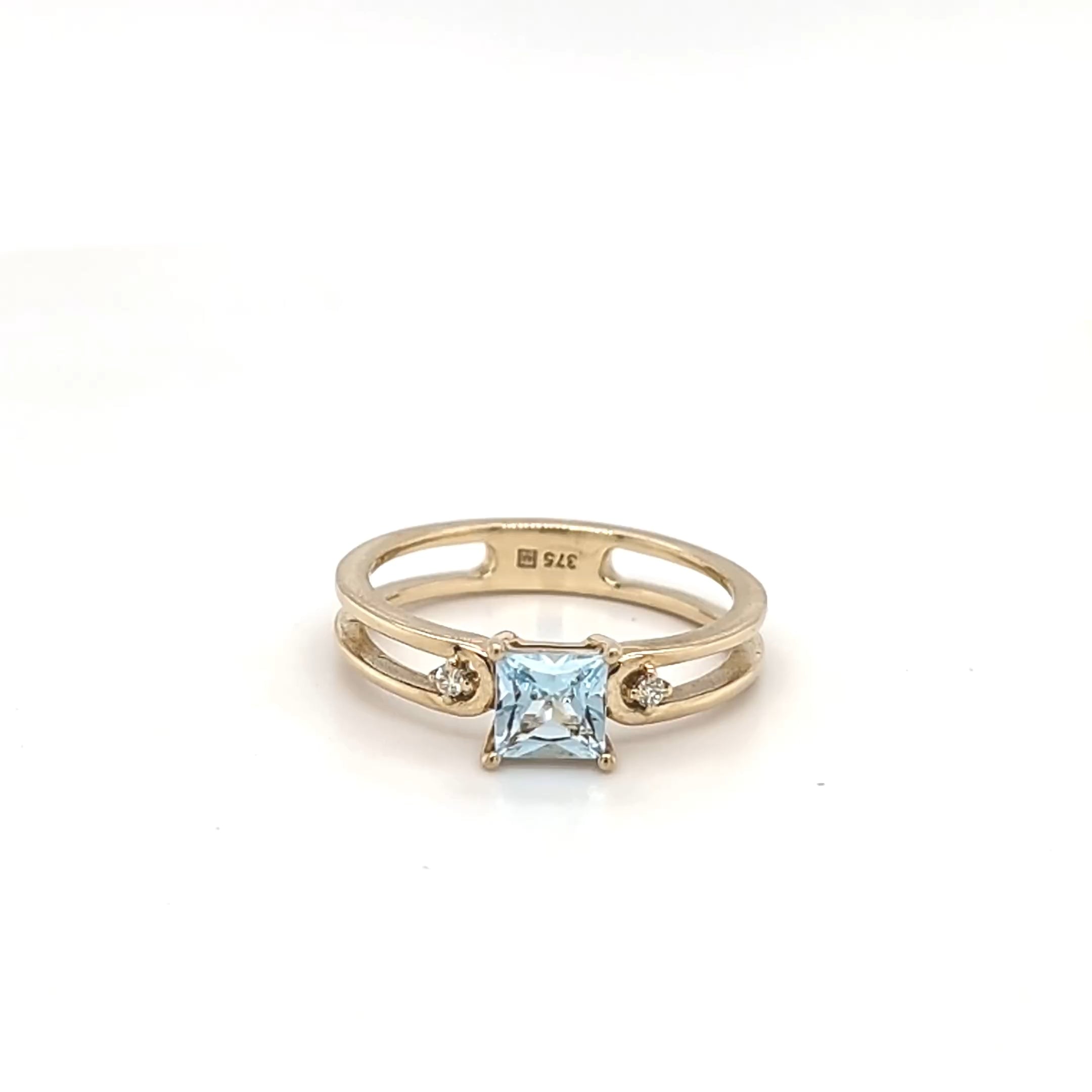 9ct Yellow Gold Blue Topaz & Diamond Ring
