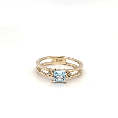 9ct Yellow Gold Blue Topaz & Diamond Ring