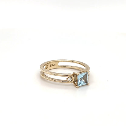 9ct Yellow Gold Blue Topaz & Diamond Ring