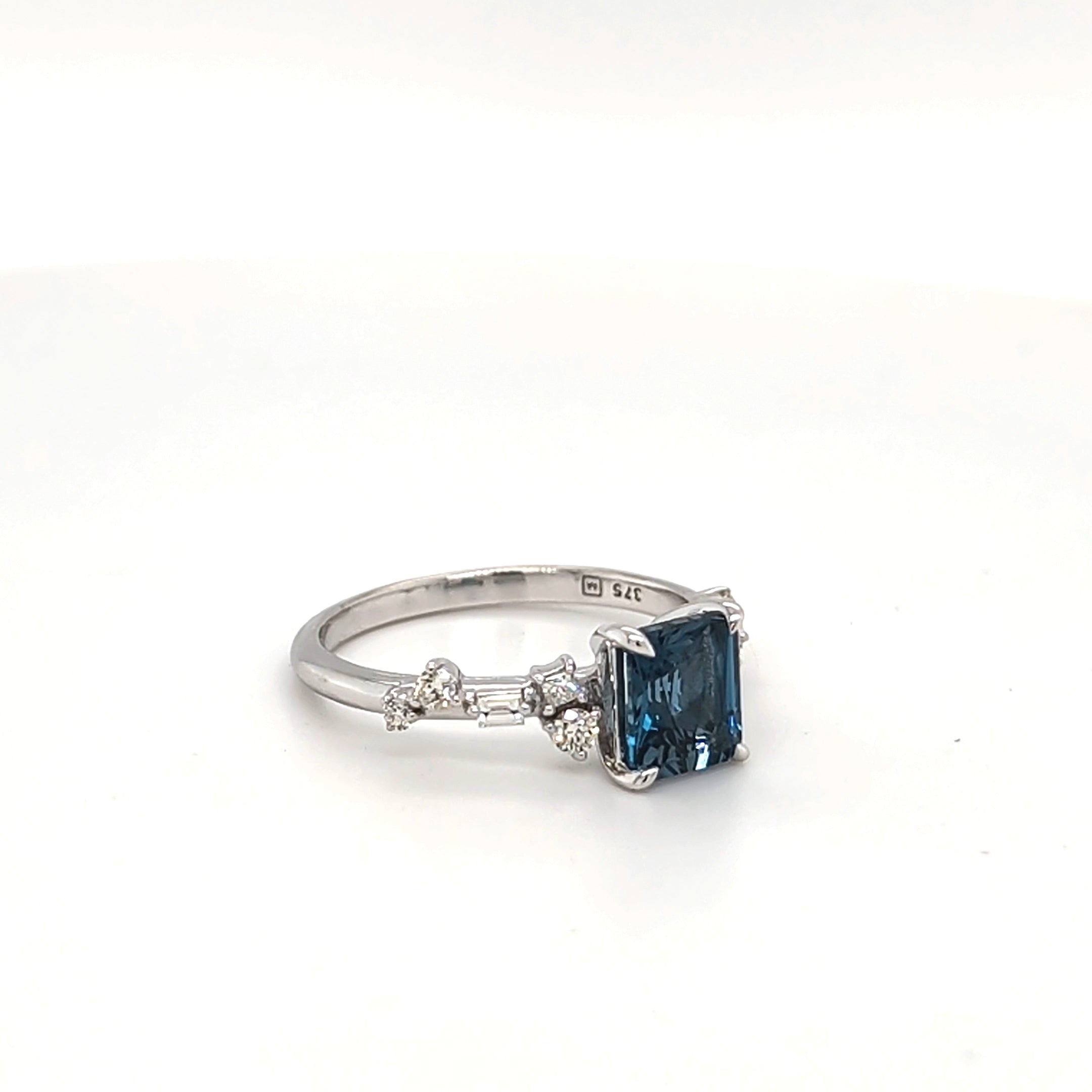 9ct White Gold London Blue Topaz & Diamond Ring