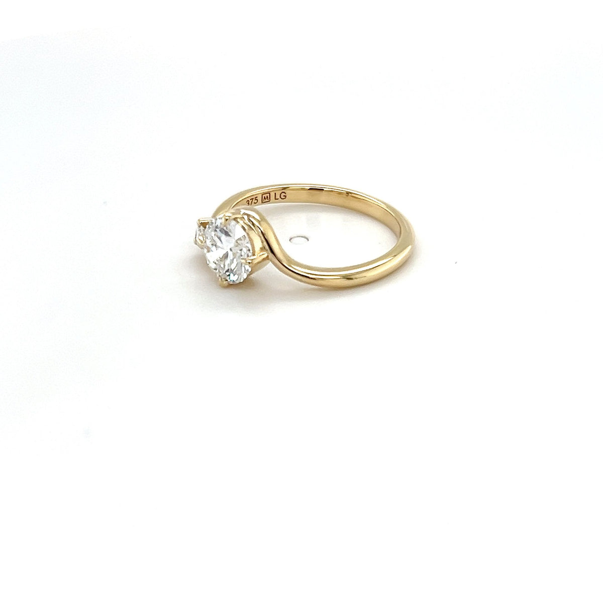 9ct Yellow Gold Round Lab-Grown Diamond Ring
