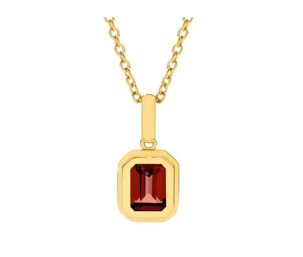 Garnet yellow gold pendant