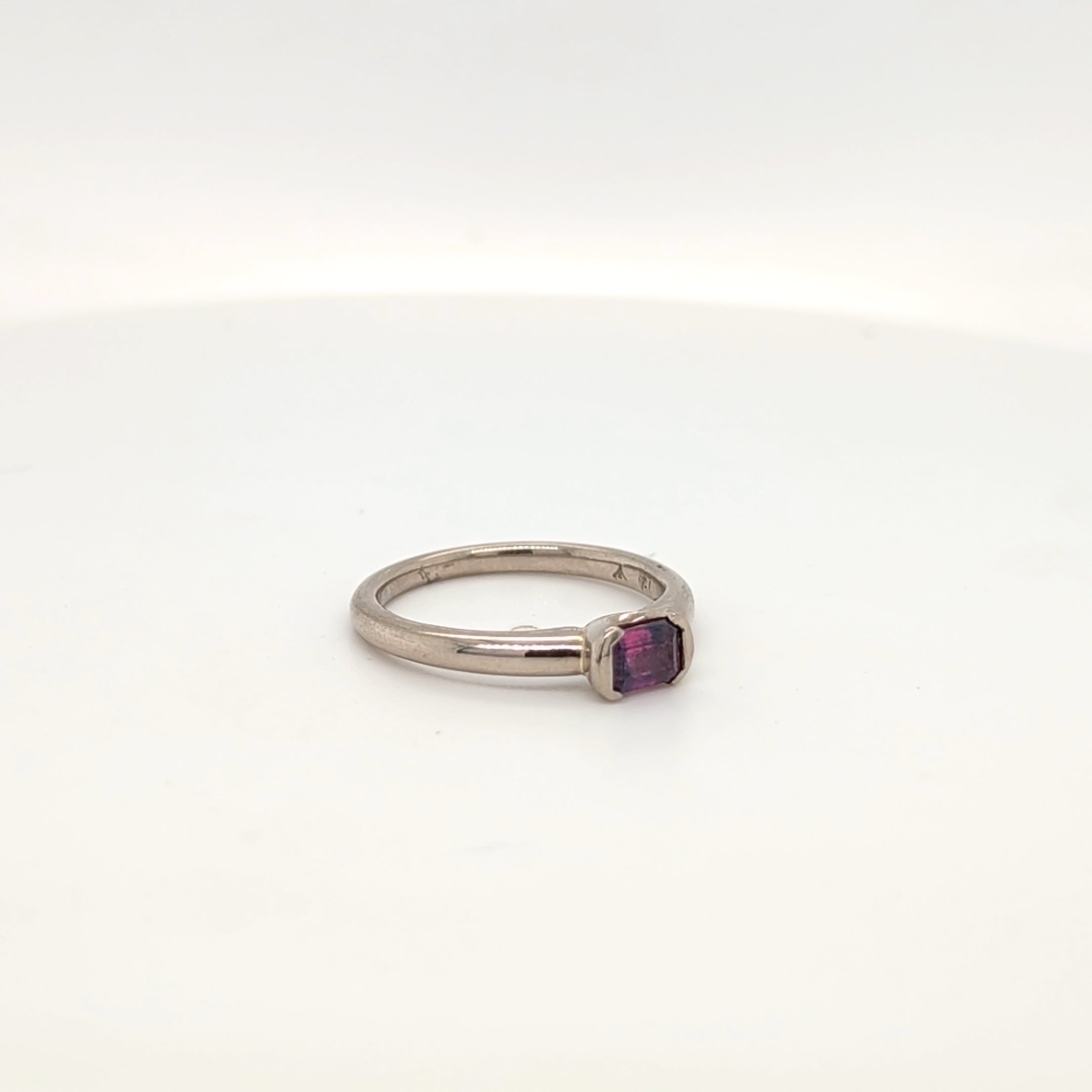 18ct White Gold Winza Sapphire Ring