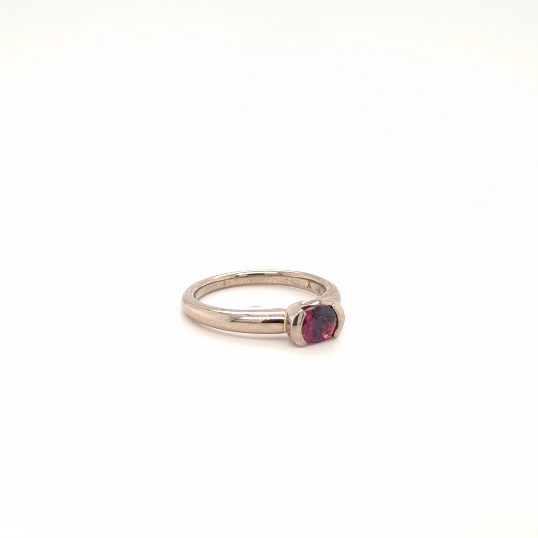 18ct White Gold Oval Winza Sapphire Ring