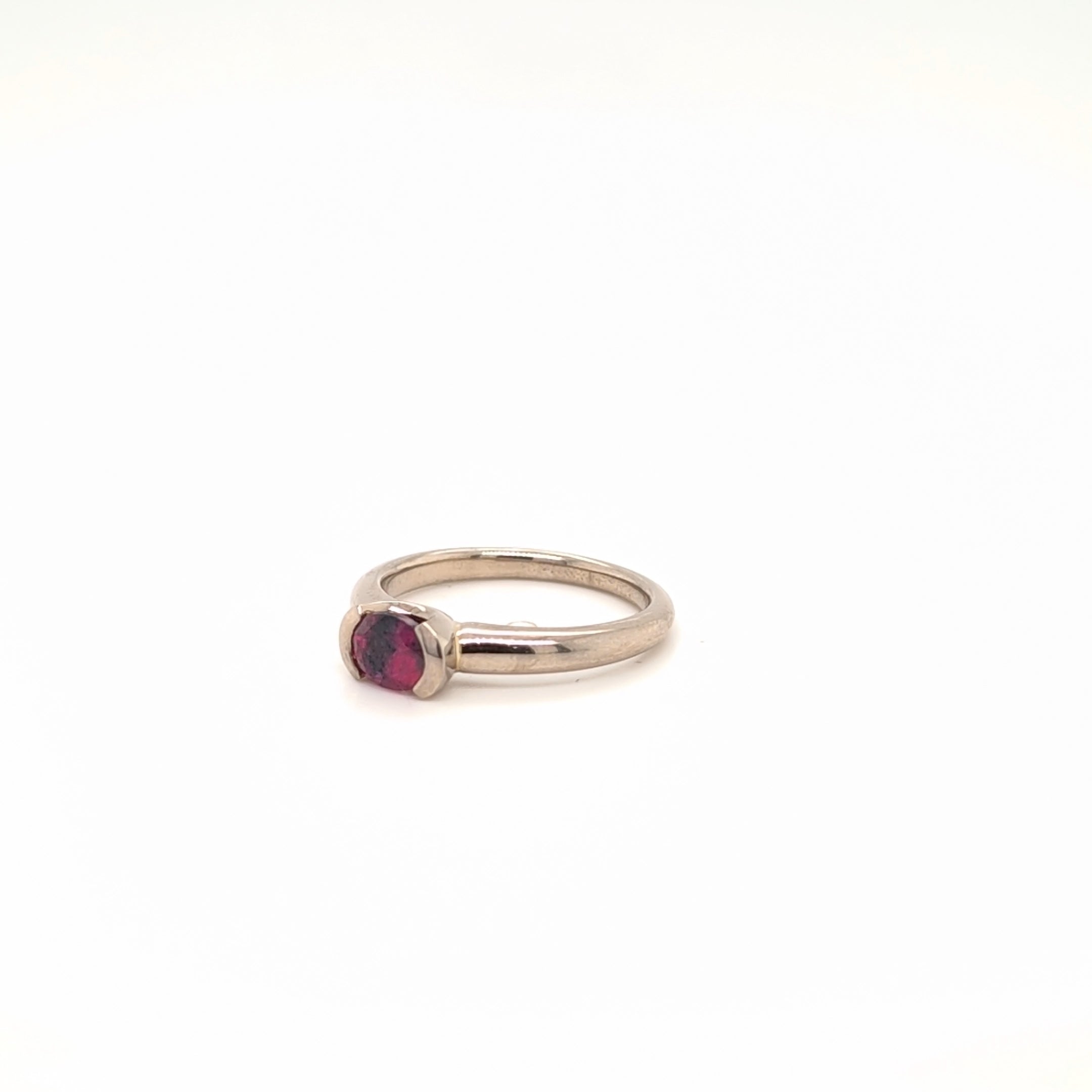 18ct White Gold Oval Winza Sapphire Ring