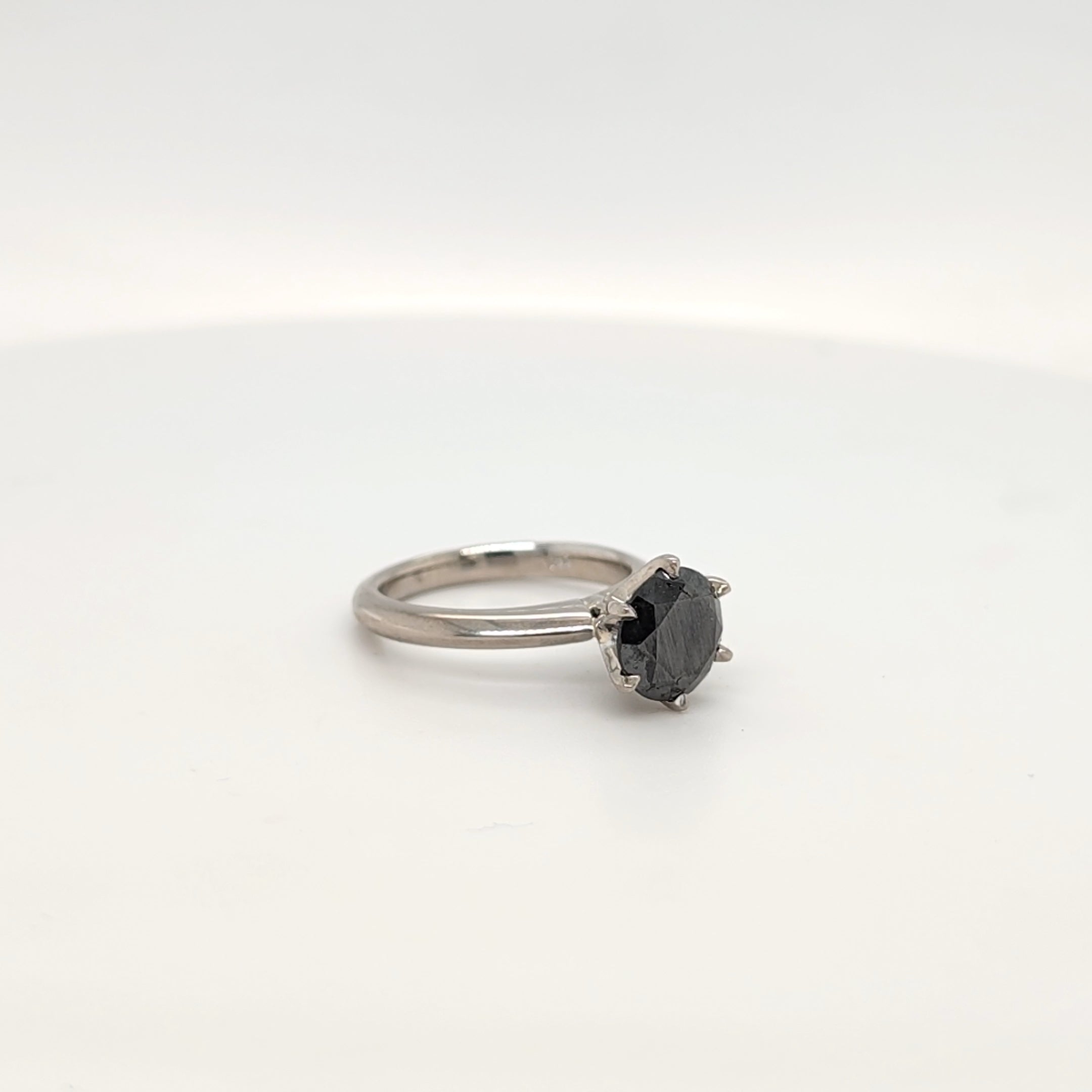18ct White Gold Black Diamond Ring