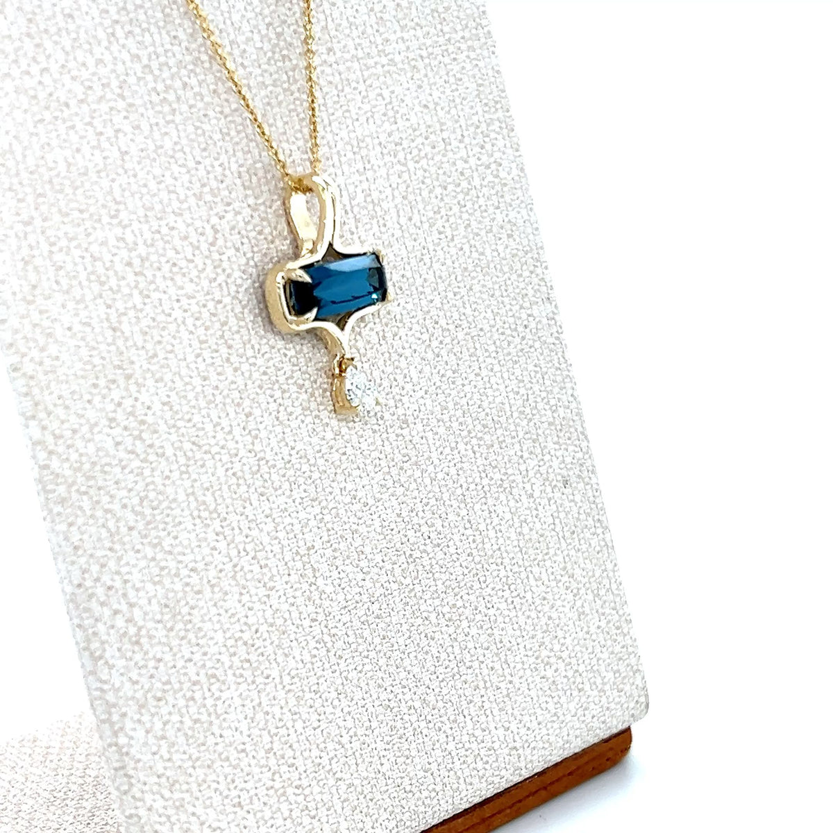 9ct Yellow Gold London Blue Topaz and Lab-Grown Diamond Pendant