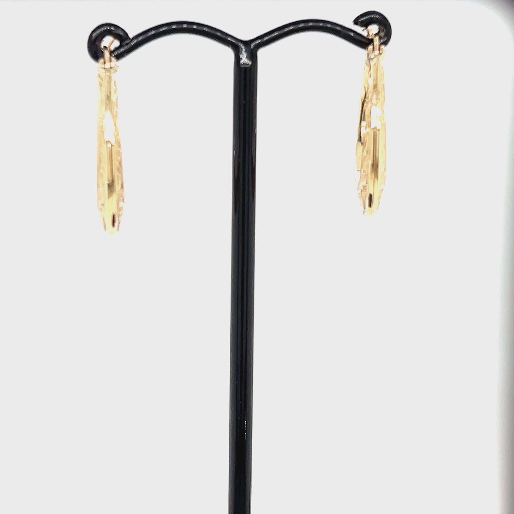 Load video: 9ct Yellow Gold Filgree Earring