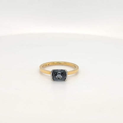 18ct Yellow Gold Band and Platinum Setting Grey Spinel Ring