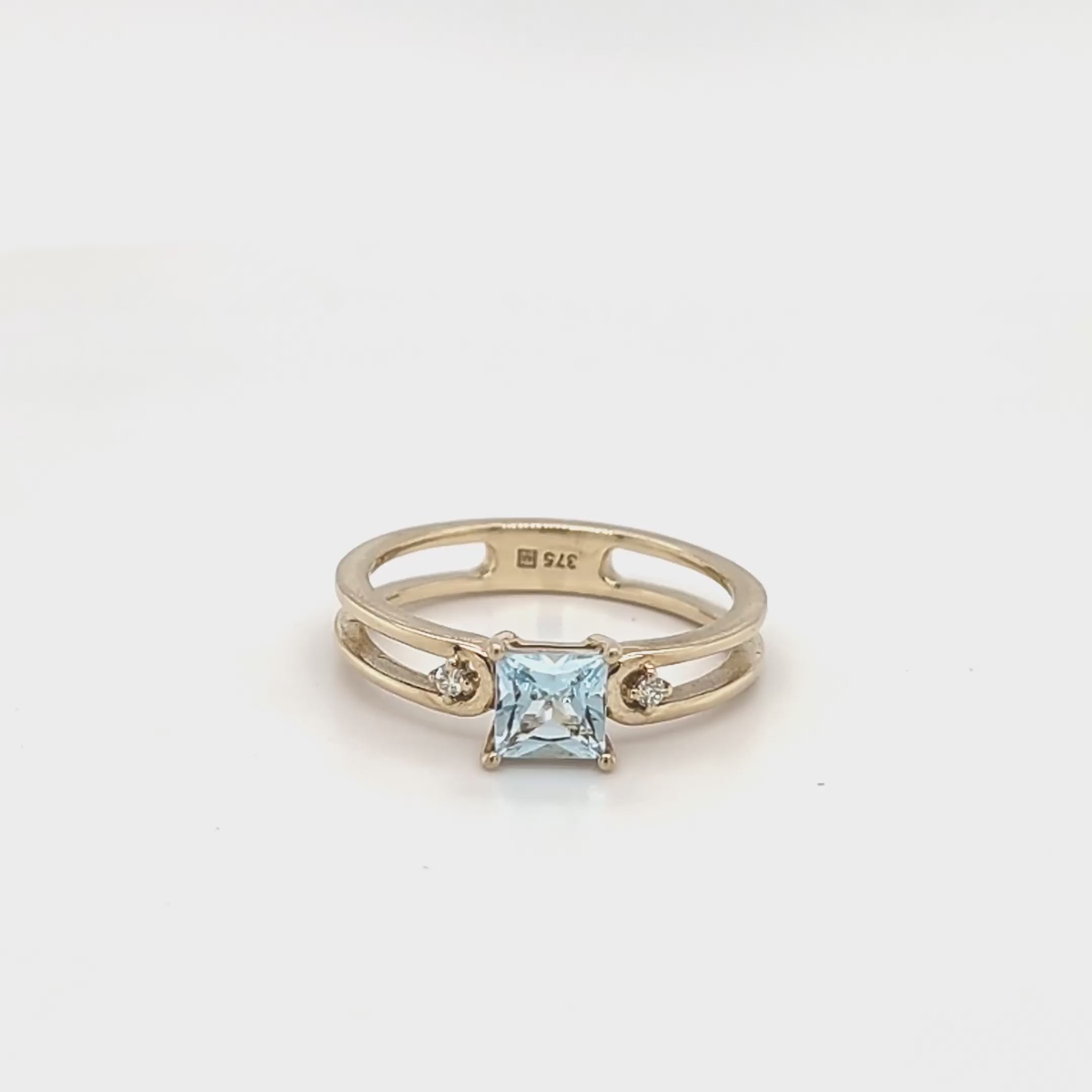 9ct Yellow Gold Blue Topaz & Diamond Ring