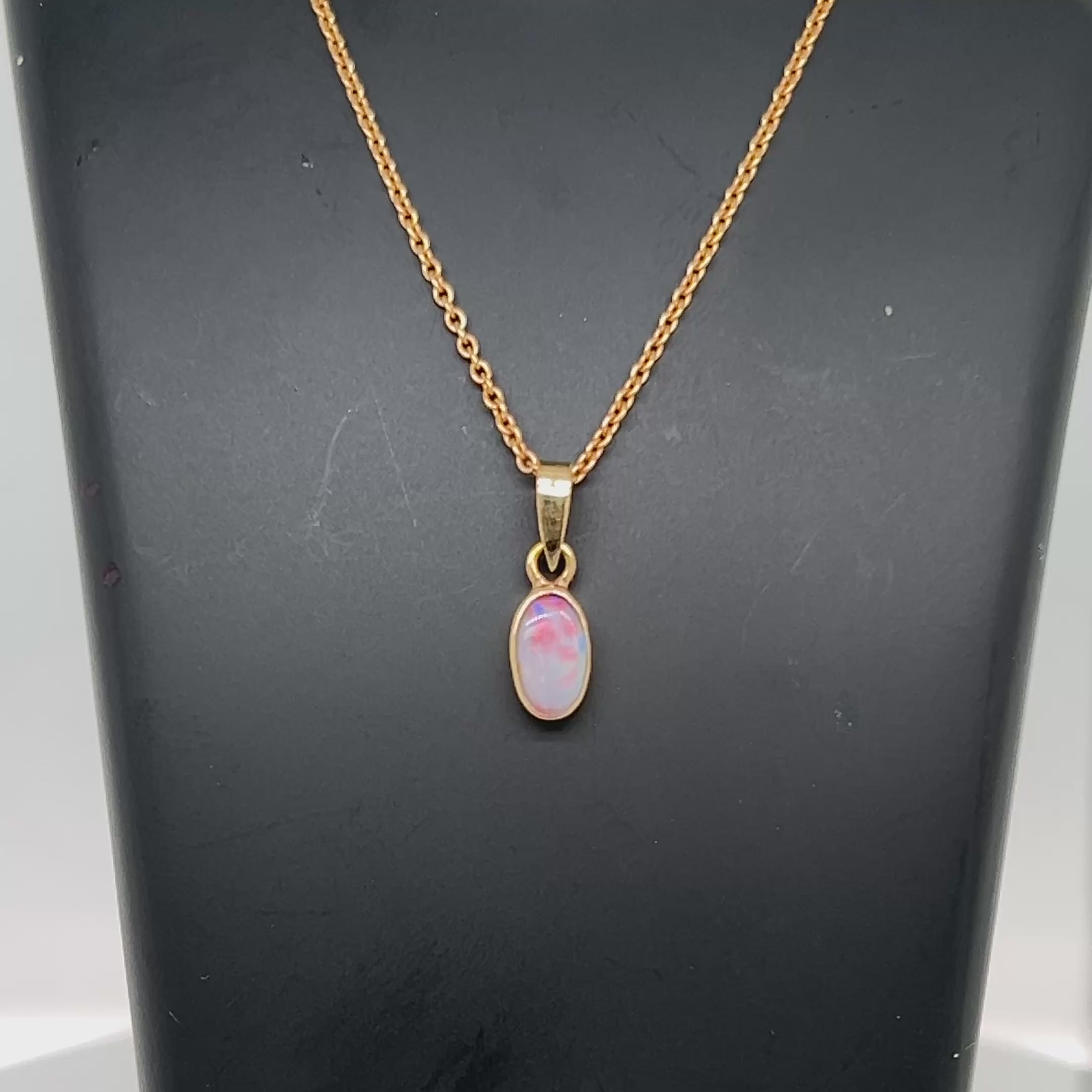 9ct Yellow Gold Opal Pendant